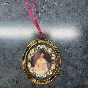 Elegant Gold Ornament The White House 1993